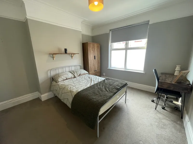 Modern 6 Bed, 3 Bath Student House // Jul 2026 - Image 6